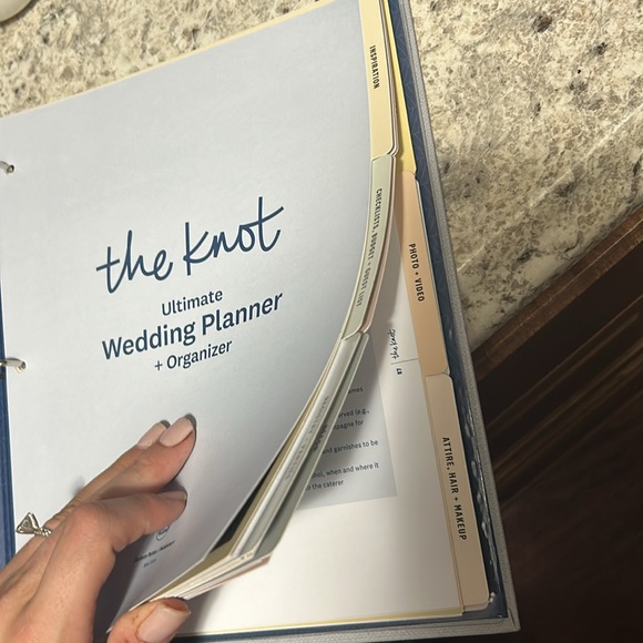 The KNOT wedding planner binder BRAND NEW never used - Picture 4 of 4